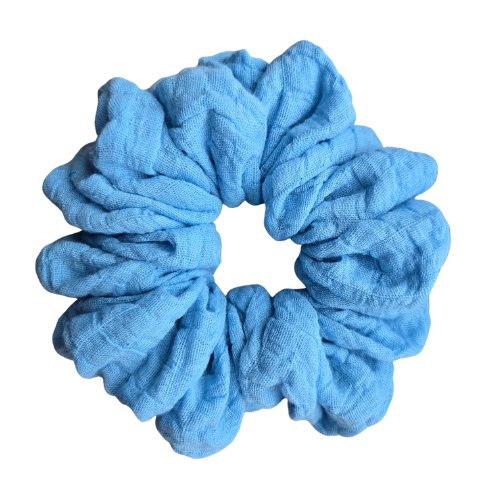 Aqua blauwe scrunchie van gekreukte mousseline stof