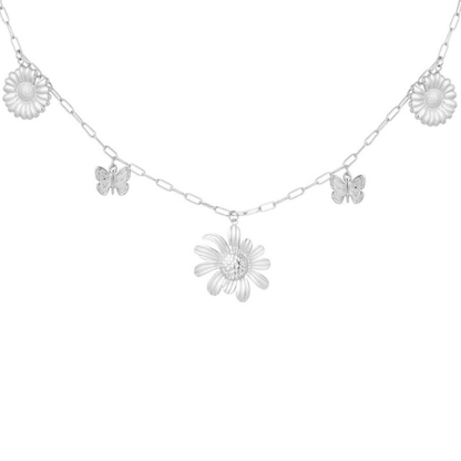 Een zilverkleurige bedelketting met diverse zomerse bedels, waaronder bloemen en vlinders - gemaakt van stainless steel