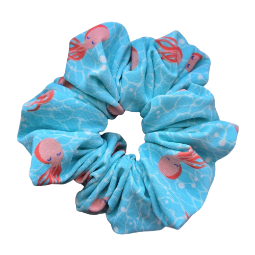 Handgemaakte katoenen scrunchies met zeedierenprint - met rode octopussen op een zeeblauwe achtergrond, stevige grip voor het haar