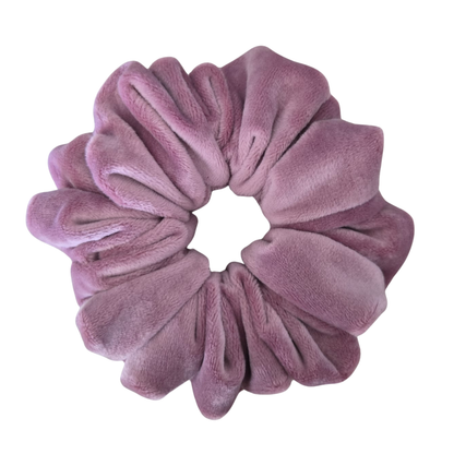 Dromerige roze Bubblegum Soft Velvet scrunchie. Handgemaakt van premium fluweel met een zachte lichtroze tot helderroze.