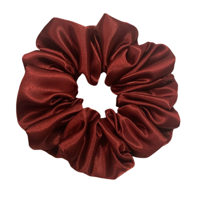 Klassieke satijnen scrunchie in burgandy rood, luxe handgemaakte haaraccessoires met zijdezachte glans voor dagelijks gebruik en slapen