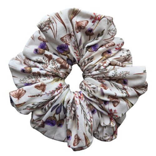 Katoenen vlinder scrunchie met botanische bloemenprint, handgemaakte haarwokkels in wit, bruin en paars