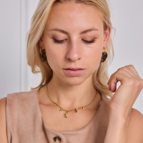 Minimalistische kosmische bedelketting van stainless steel gecombineerd met andere sieraden