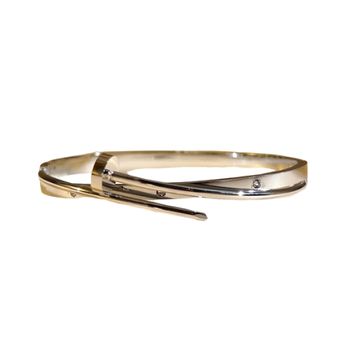 Zilverkleurige spijkervormige gesloten bangle met zirkonia steentjes - luxe dames armbanden