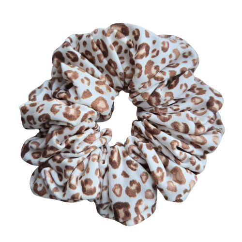 Handgemaakte katoenen scrunchie met panterprint - in een donker bruine versie, stevige grip voor het haar