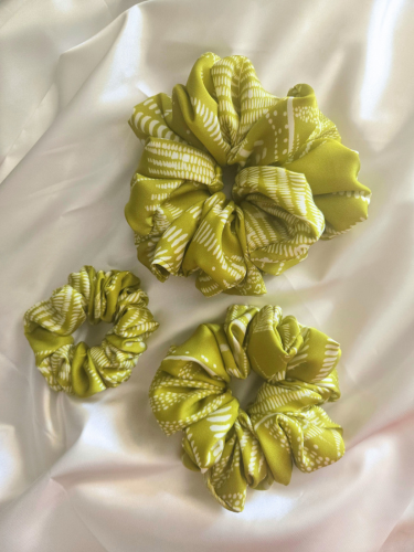Lime Lush Scrunchie in drie verschillende maten: Mini (links), Medium (onder), Maxi (boven)
