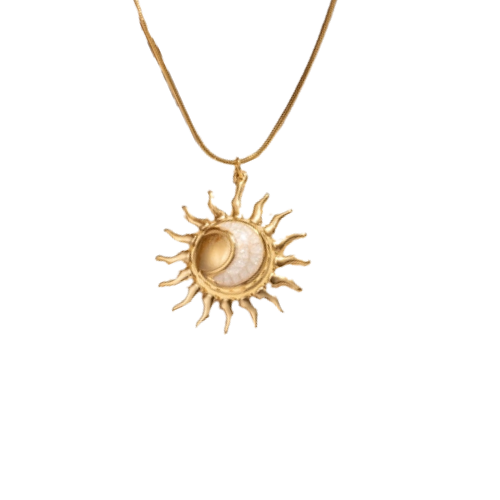 Goudkleurige zonneketting met witte sterrenhemel details - speelse kosmische ketting