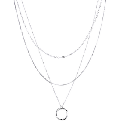 Zilverkleurige, drielaagse ketting met een mooie cirkelvormige hanger - stijlvolle, minimalistische damesketting