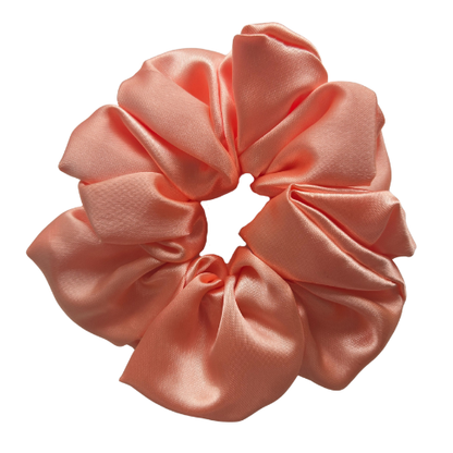 Klassieke satijnen scrunchie in perzik, luxe handgemaakte haaraccessoires met zijdezachte glans voor dagelijks gebruik en slapen