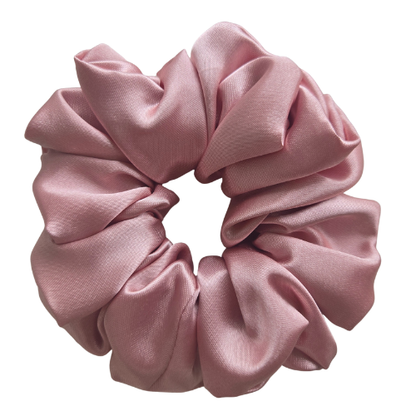 Klassieke satijnen scrunchie in oudroze, luxe handgemaakte haaraccessoires met zijdezachte glans voor dagelijks gebruik en slapen