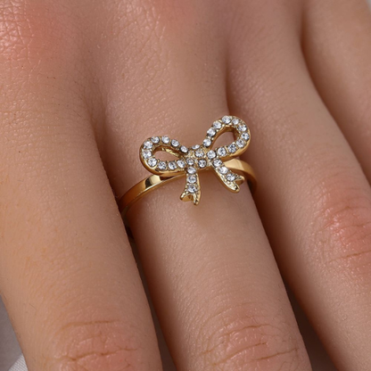 Strassy Bow Ring