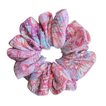 Pastelkleurige scrunchie met paisley bloemenpatroon
