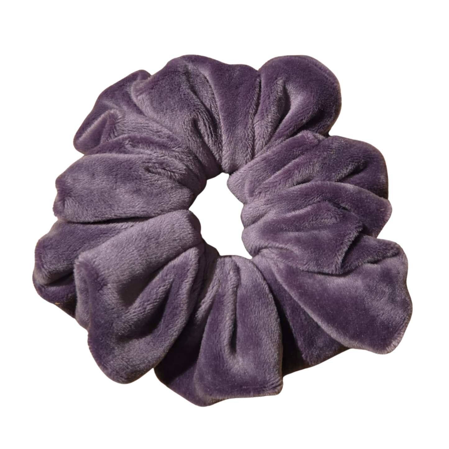 Elegante Violet Soft Velvet scrunchie in een dieppaarse tint. Handgemaakt van fluweel met een koninklijke vleug die wisselt van violet naar donkerpaars.