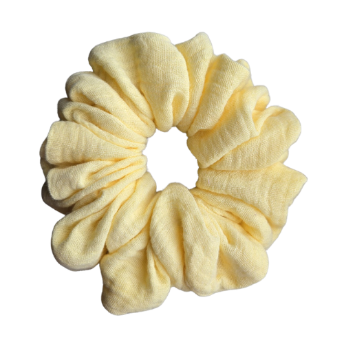 Lichtgele pastel scrunchie van zachte mousseline katoen